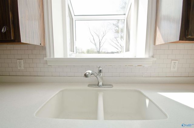 2205 East Arbor Drive NW, Huntsville, AL 35611