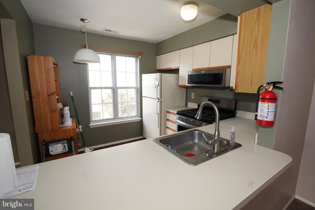 902-B RALSTON DR, Mount Laurel, NJ 08054