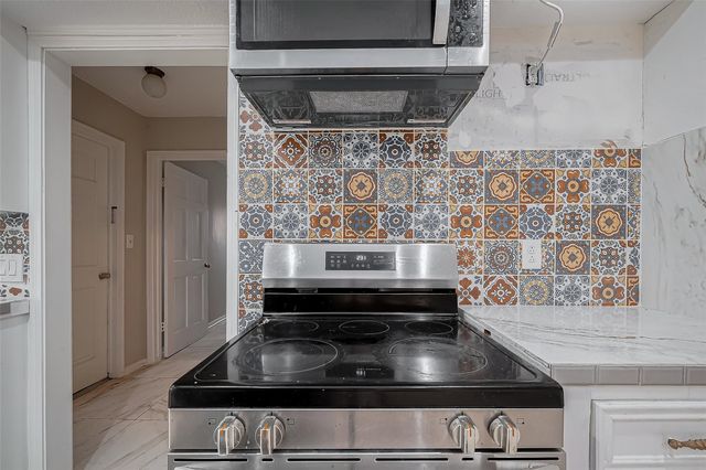 811 Loire Lane, Houston, TX 77090