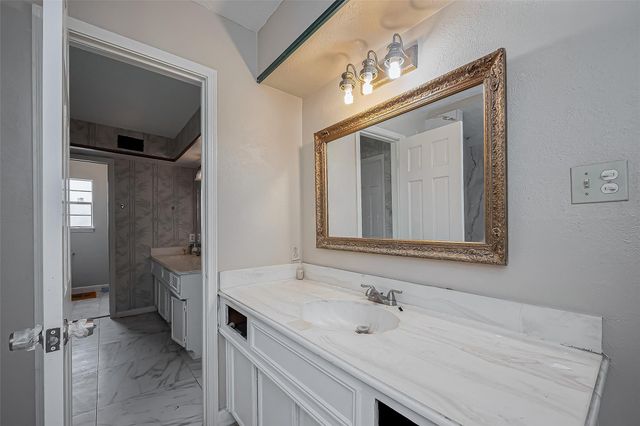 811 Loire Lane, Houston, TX 77090