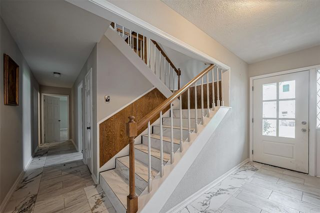 811 Loire Lane, Houston, TX 77090