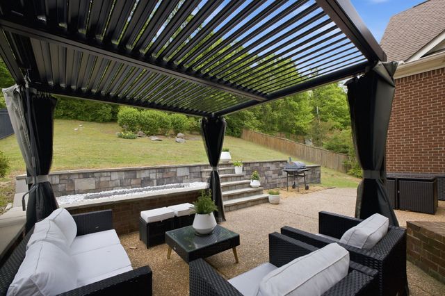 6741 Christiansted Ln, Nashville, TN 37211