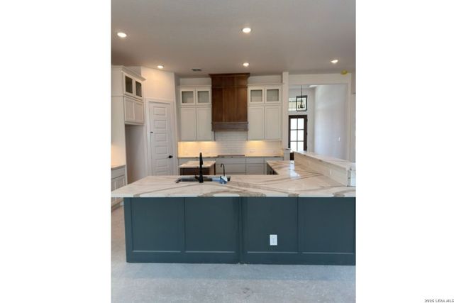 2402 Altiplano, San Antonio, TX 78245