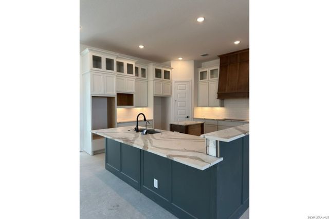 2402 Altiplano, San Antonio, TX 78245