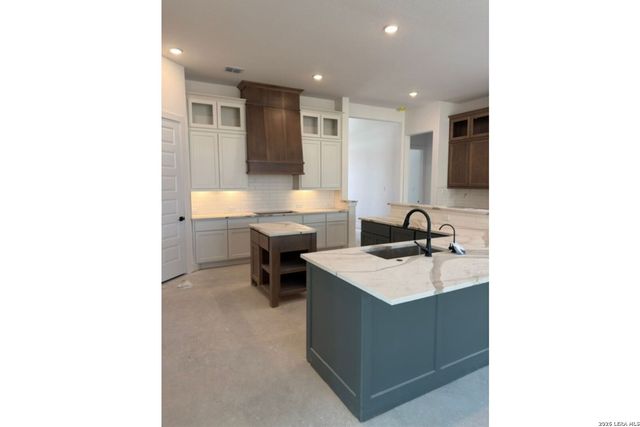 2402 Altiplano, San Antonio, TX 78245