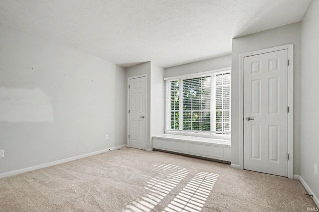 52611 Spring Valley Lane, Granger, IN 46530