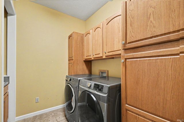 52611 Spring Valley Lane, Granger, IN 46530