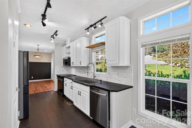 6 Enochs Way, Fletcher, NC 28732