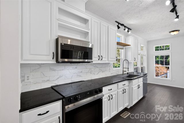 6 Enochs Way, Fletcher, NC 28732