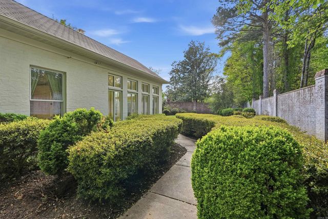 302 Hickory Creek Court, Little Rock, AR 72212