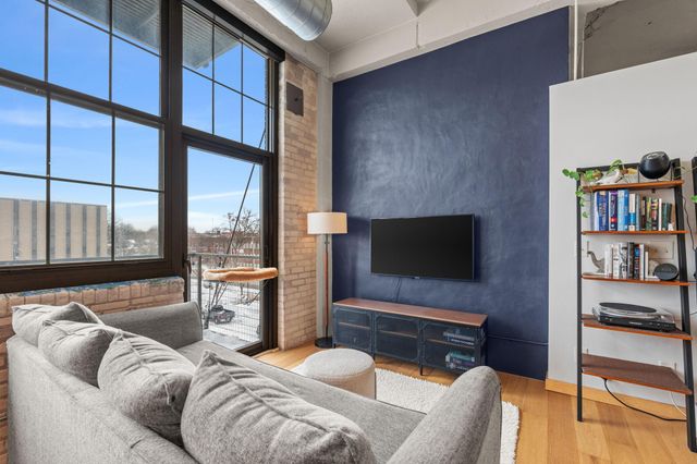 1901 E Hennepin Avenue 306, Minneapolis, MN 55413