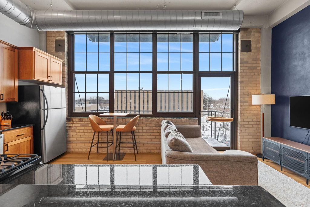 1901 E Hennepin Avenue 306, Minneapolis, MN 55413