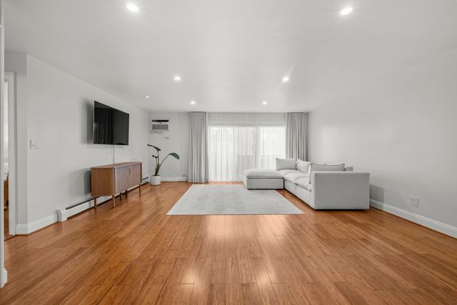 8005 Oconnor Drive 3E, River Grove, IL 60171