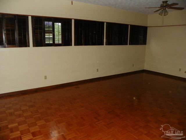 5900 Hamilton Bridge Rd, Milton, FL 32570