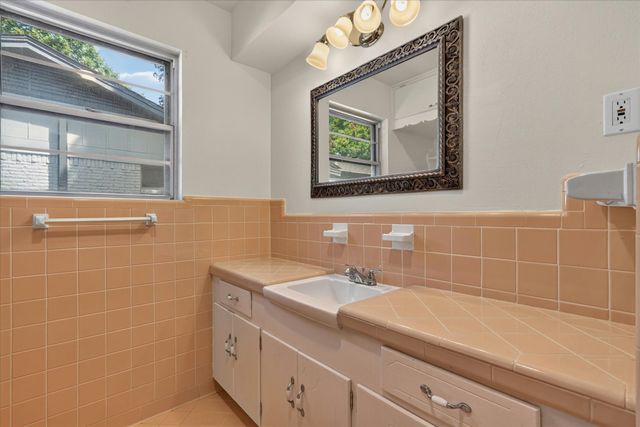 7148 Walling Lane, Dallas, TX 75231