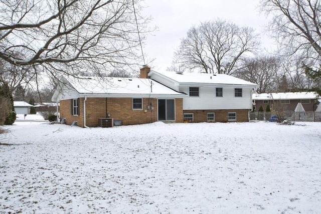 2261 W Kenboern DRIVE, Glendale, WI 53209