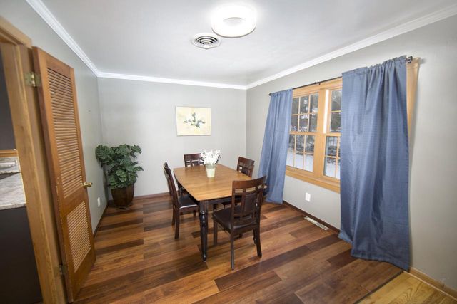 2261 W Kenboern DRIVE, Glendale, WI 53209