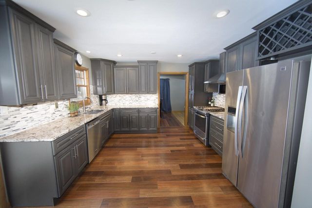 2261 W Kenboern DRIVE, Glendale, WI 53209