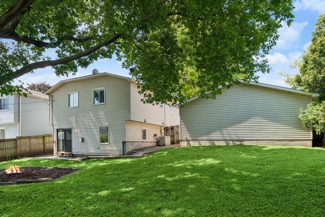 1888 Walnut Street, Saint Paul, MN 55113