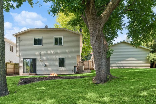 1888 Walnut Street, Saint Paul, MN 55113