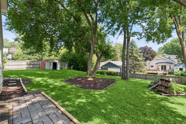 1888 Walnut Street, Saint Paul, MN 55113