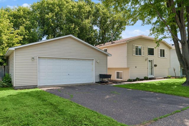 1888 Walnut Street, Saint Paul, MN 55113