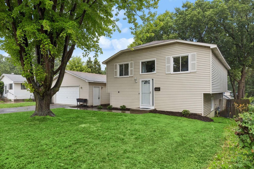 1888 Walnut Street, Saint Paul, MN 55113