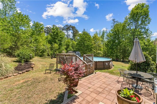189 Little Choestoea Road, Westminster, SC 29693