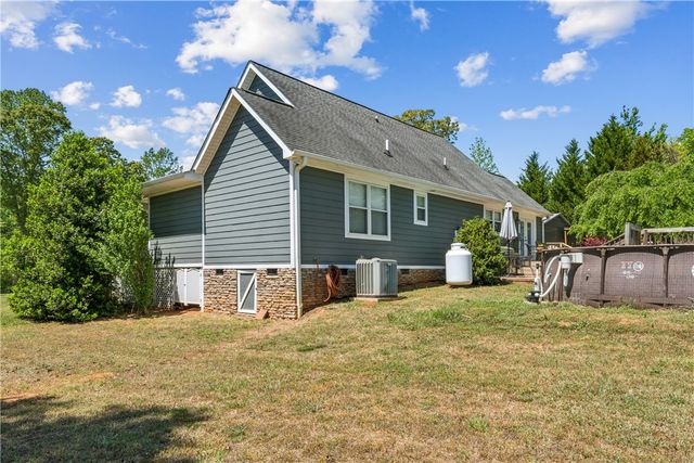 189 Little Choestoea Road, Westminster, SC 29693
