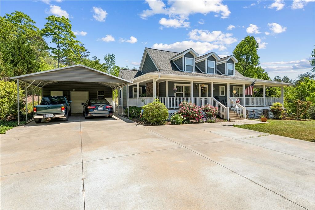 189 Little Choestoea Road, Westminster, SC 29693