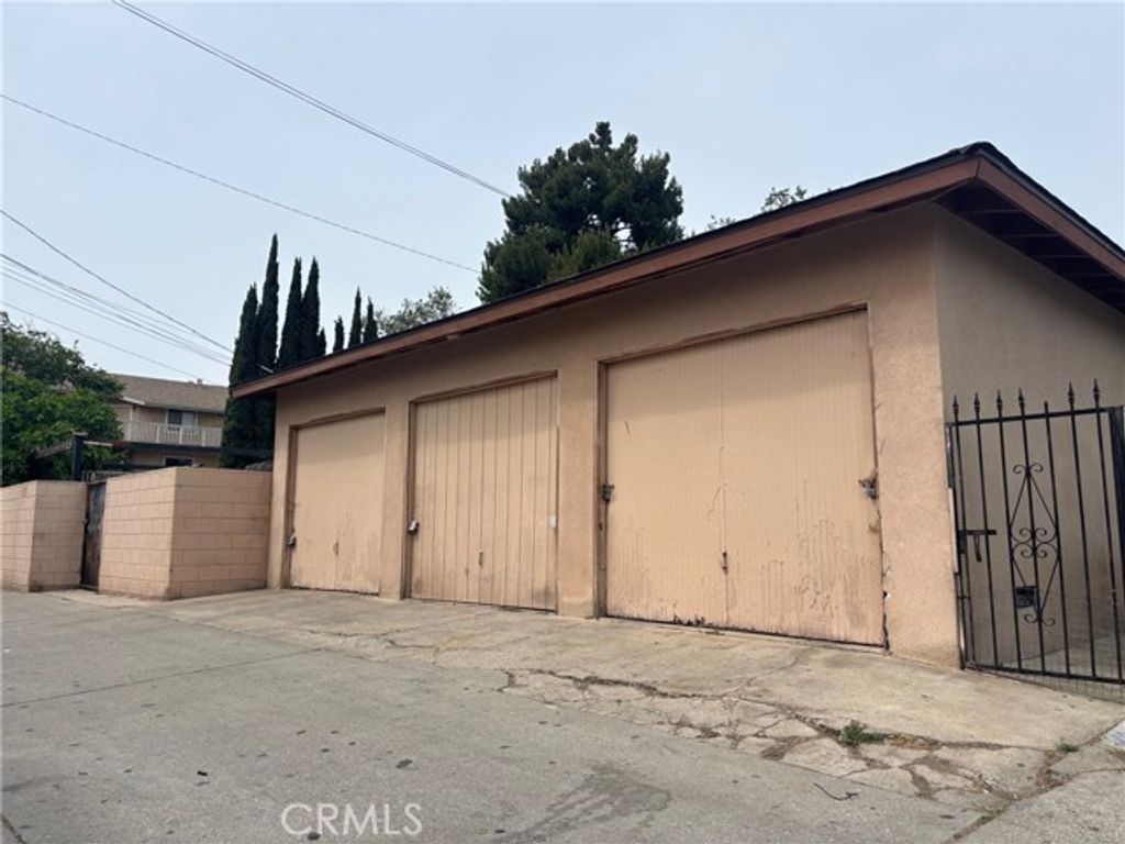 406 E Walnut, Santa Ana, CA 92701