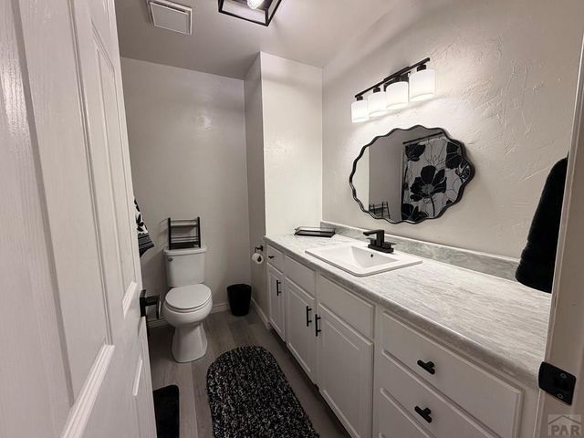 4032 Valley Dr # B, Pueblo, CO 81008