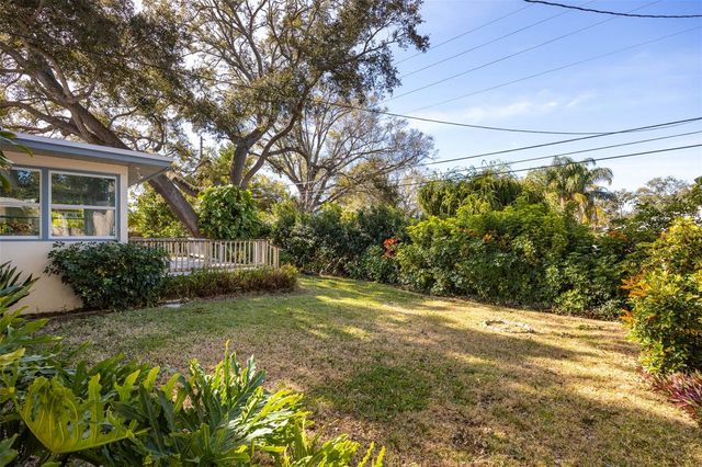 2346 SARAZEN DR, Dunedin, FL 34698