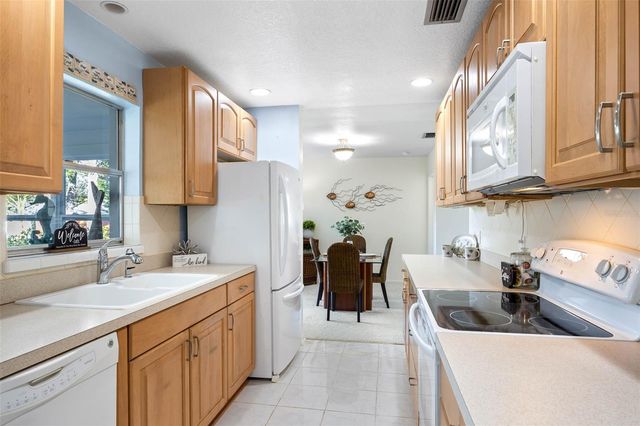 2346 SARAZEN DR, Dunedin, FL 34698