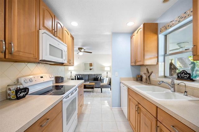 2346 SARAZEN DR, Dunedin, FL 34698