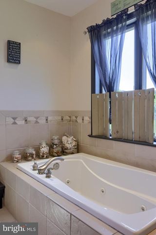 519 BIRDS HILL RD, Pine Grove, PA 17963