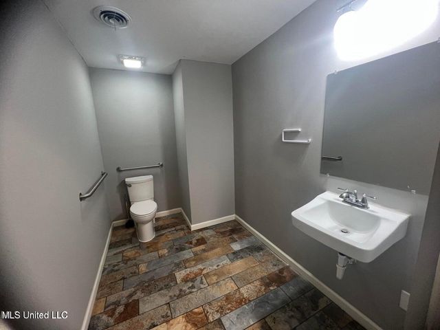 1524 Pass Road, A, Gulfport, MS 39501