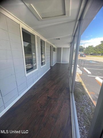 1524 Pass Road, A, Gulfport, MS 39501