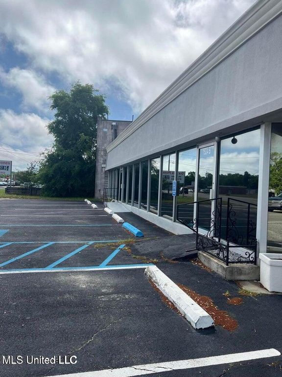 1524 Pass Road, A, Gulfport, MS 39501