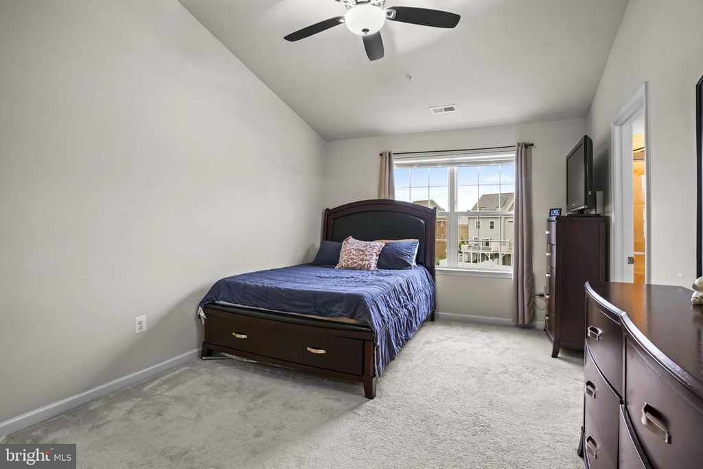 Image 15 of property listing at 5412 SPOTSWOOD PL, White Plains, MD 20695