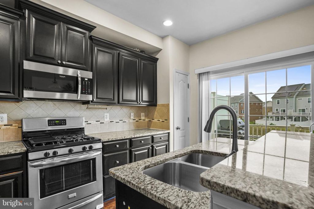 Image 4 of property listing at 5412 SPOTSWOOD PL, White Plains, MD 20695