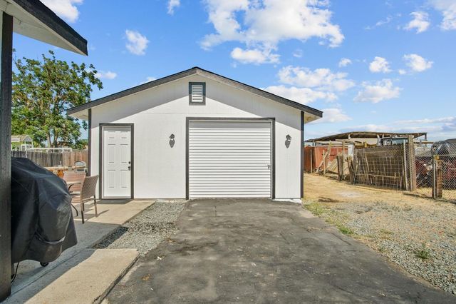 966 Elma St, Hickman, CA 95323