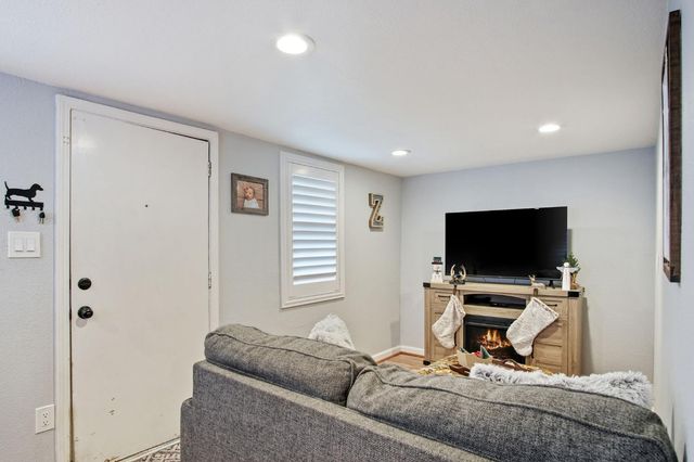 966 Elma St, Hickman, CA 95323