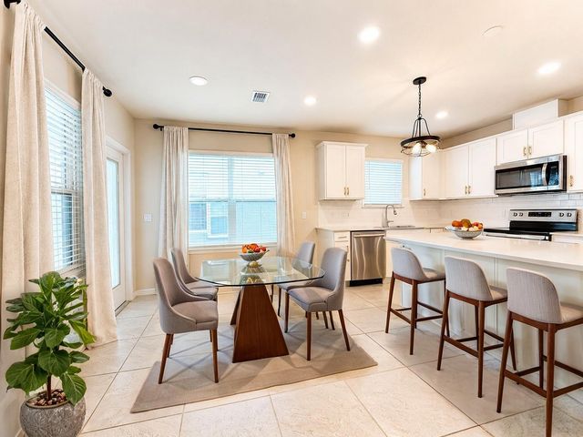 2092 CROSS PRAIRIE PARKWAY, Kissimmee, FL 34744
