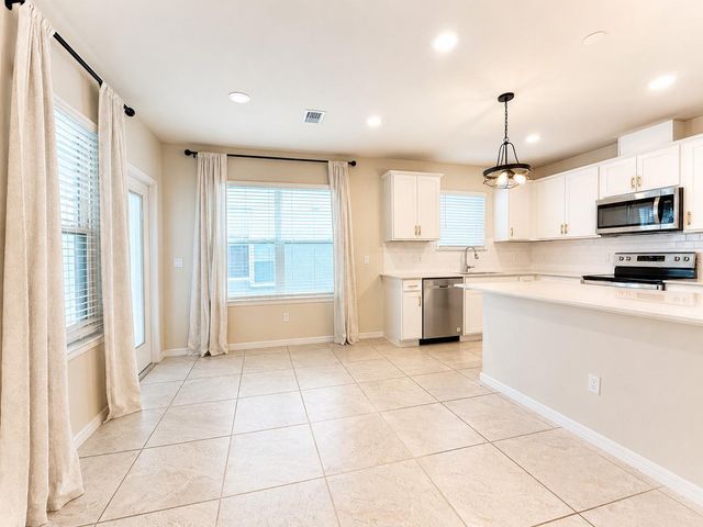 2092 CROSS PRAIRIE PARKWAY, Kissimmee, FL 34744