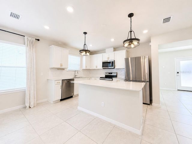 2092 CROSS PRAIRIE PARKWAY, Kissimmee, FL 34744