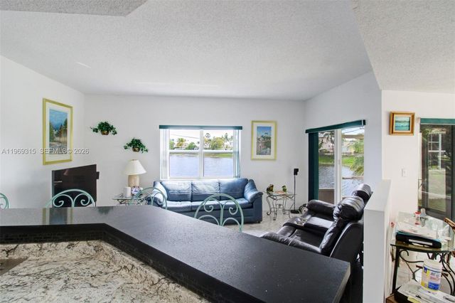 15490 SW 47th St, Miami, FL 33185