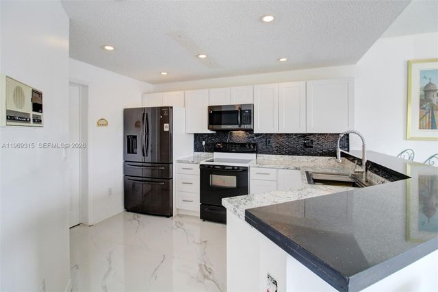 15490 SW 47th St, Miami, FL 33185