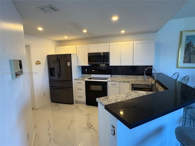 15490 SW 47th St, Miami, FL 33185