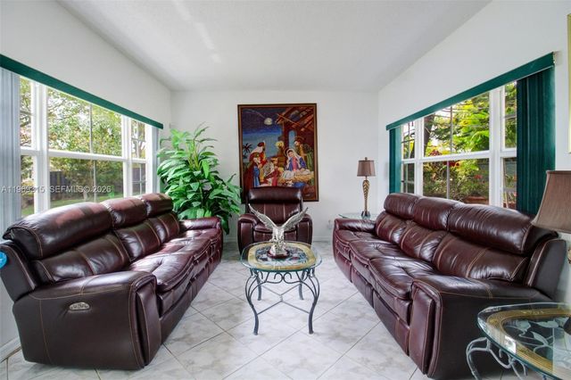 15490 SW 47th St, Miami, FL 33185